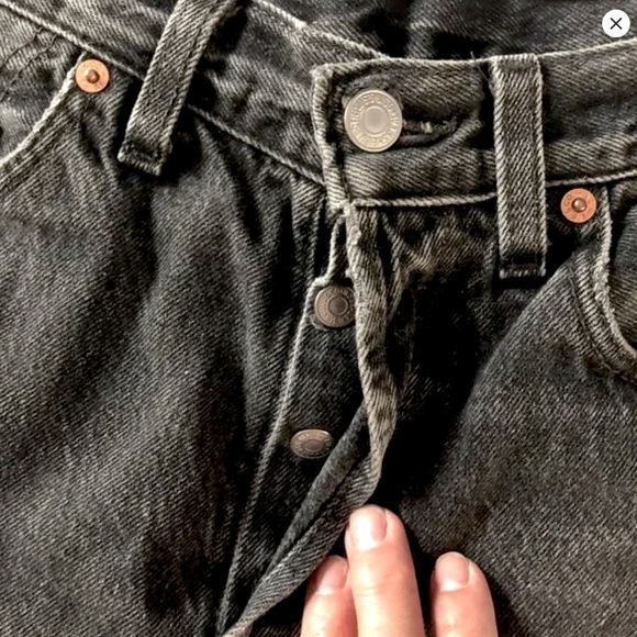 Vintage Levi Jean Shorts - Picture 5 of 7